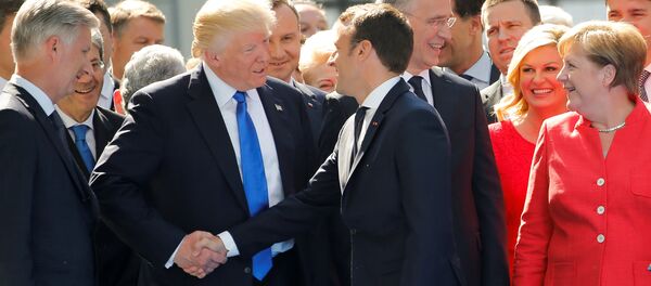 ترامب يمازح ماكرون في قمة الناتو ترامب يمازح ماكرون في قمة الناتو - سبوتنيك عربي