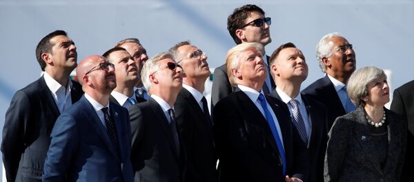 زعماء الناتو يشاهدون عرضًا للطائرات - سبوتنيك عربي