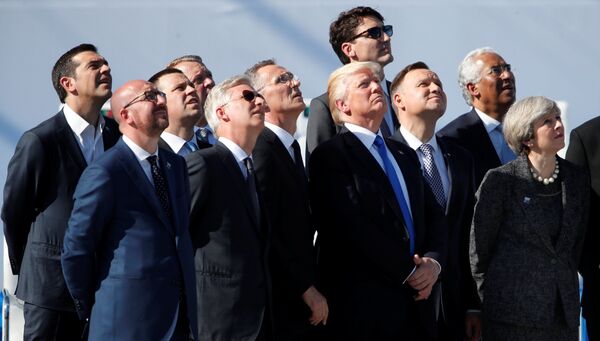 زعماء الناتو يشاهدون عرضًا للطائرات - سبوتنيك عربي