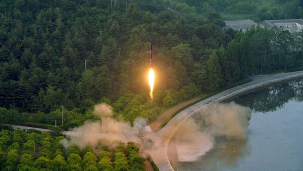 أكدت وكالة الأنباء الكورية الشمالية (كونا) اليوم الثلاثاء أن بيونغ يانغ أكدت أن إطلاق صاروخ باليستي كان ناجحًا، وذلك بعد يوم واحد من سقوط قذيفة في المياه القريبة من اليابان - سبوتنيك عربي
