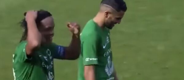 رونالدينيو و محرز - سبوتنيك عربي