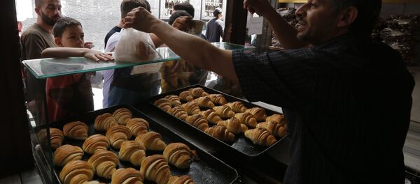 بائع الفطائر في البلدة القديمة بدمشق، سوريا - سبوتنيك عربي