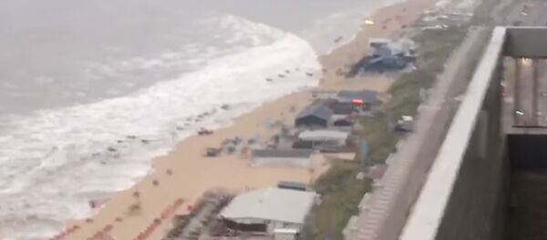 موجة عالية تضرب سواحل هولندا - سبوتنيك عربي