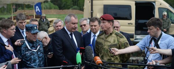 روغوزين يتحدث للصحفيين - سبوتنيك عربي