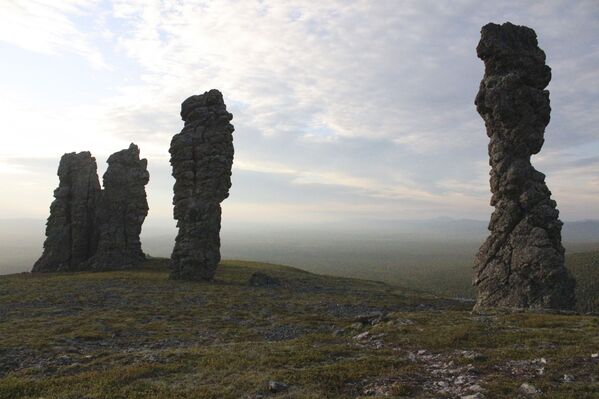 بقايا أعمدة مانبوبونير في جمهورية كومي - سبوتنيك عربي