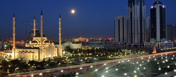 مشهد يطل لمسجد أحمد قاديروف (قلب الشيشان) ولناطحات سحاب غروزني سيتي في مدينة غروزني - سبوتنيك عربي