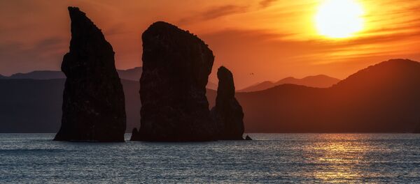 خليج أفاتشينسكايا أثناء غروب الشمس في شبه جزيرة كامتشاتكا - سبوتنيك عربي