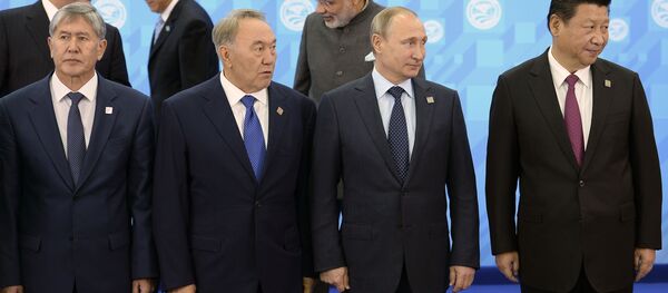 صورة جماعية للمشاركين في أحد اجتماعات قمة منظمة شنغهاي للتعاون - سبوتنيك عربي