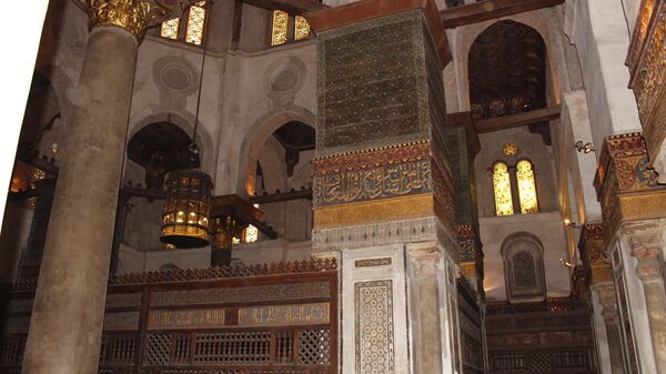 مجمع السلطان قلاوون بشارع المعز لدين الله مجمع السلطان قلاوون بشارع المعز لدين الله - سبوتنيك عربي