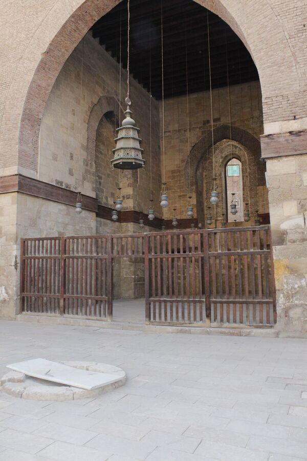 مجمع السلطان قلاوون بشارع المعز لدين الله مجمع السلطان قلاوون بشارع المعز لدين الله - سبوتنيك عربي