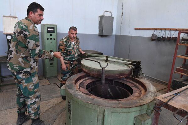 مصنع لإنتاج وإصلاح البنادق والمدافع في محافظة حماة، سوريا - سبوتنيك عربي
