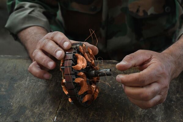 مصنع لإنتاج وإصلاح البنادق والمدافع في محافظة حماة، سوريا - سبوتنيك عربي