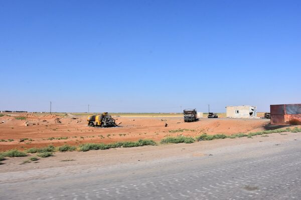 سبوتنيك توثق سيطرة الجيش السوري والقوات الرديفة على عمق 40 كم من ريف الرقة الجنوبي الغربي ريف الرقة، سوريا - سبوتنيك عربي