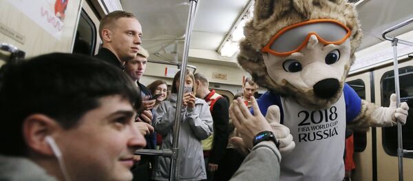 تميمة كأس العالم 2018 في مترو موسكو - سبوتنيك عربي