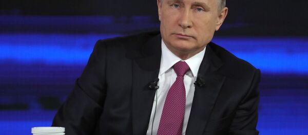 الرئيس الروسي فلاديمير بوتين يجيب على أسئلة المواطنين، البث المباشر، 15 يونيو/ حزيران 2017 - سبوتنيك عربي