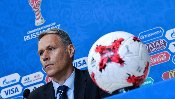 فان باستن المدير الفني في الفيفا فان باستن المدير الفني في الفيفا - سبوتنيك عربي