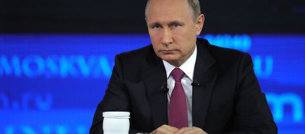 الرئيس الروسي فلاديمير بوتين يجيب على أسئلة المواطنين، البث المباشر، 15 يونيو/ حزيران 2017 - سبوتنيك عربي