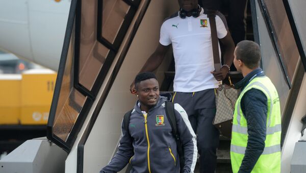 لاعبي المنتخب الكاميروني لحظة وصولهم الى روسيا - سبوتنيك عربي