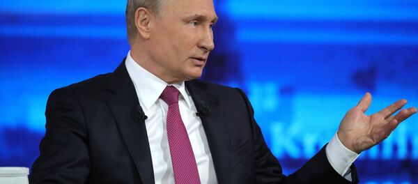 الرئيس الروسي فلاديمير بوتين يجيب على أسئلة المواطنين، البث المباشر، 15 يونيو/ حزران 2017 - سبوتنيك عربي