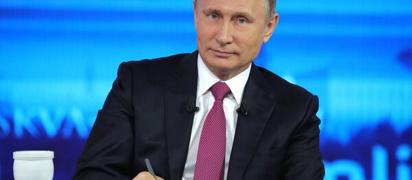 الرئيس الروسي فلاديمير بوتين يجيب على أسئلة المواطنين، البث المباشر، 15 يونيو/ حزران 2017 - سبوتنيك عربي