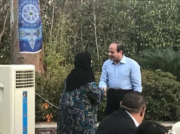 الرئيس عبد الفتاح السيسي يستقبل سيدة على مائدة الإفطار الشخصية - سبوتنيك عربي