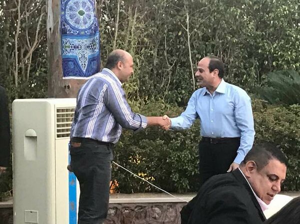 الرئيس السيسي يستقبل مواطن شارك في الإفطار الشخصي - سبوتنيك عربي