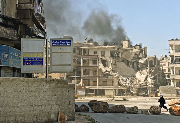 أحياء في مدينة حلب السورية تتعرض لقصف من قبل الإرهابيين - سبوتنيك عربي