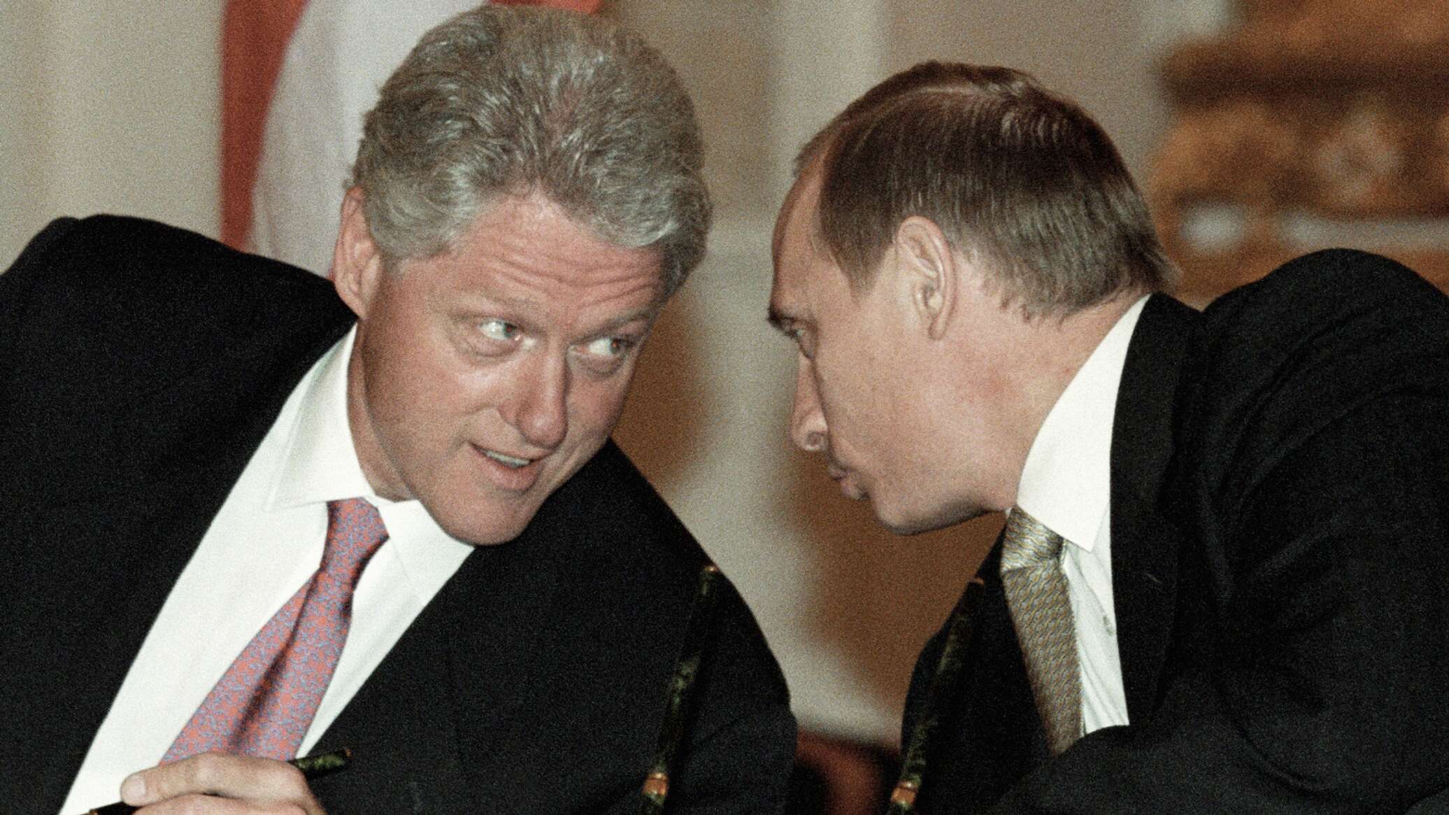 وثائق أمريكية تكشف ما قاله كلينتون لبوتين بشأن الناتو