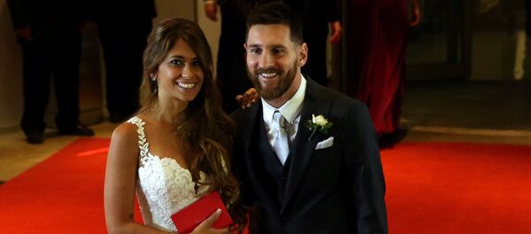 ميسي و زوجته أنتونيلا في حفل زفافهما - سبوتنيك عربي