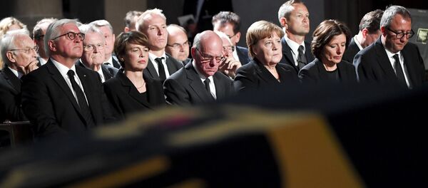 ميركل في تأبين كول بمدينة لودفيجسهافن الألمانية ميركل في تأبين كول بمدينة لودفيجسهافن الألمانية - سبوتنيك عربي