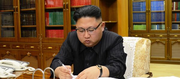 زعيم كوريا الشمالية كيم جون أون يراقب تجربة إطلاق صاروخ باليستي جديد في بيونغ يانغ - سبوتنيك عربي