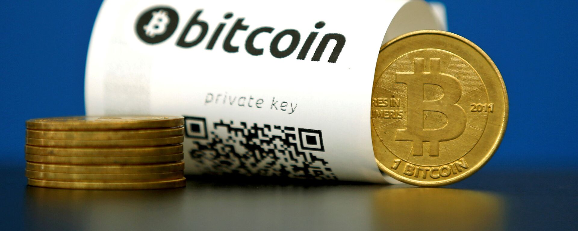 A Bitcoin (virtual currency) paper wallet with QR codes and a coin are seen in an illustration picture taken at La Maison du Bitcoin in Paris, France May 27, 2015 - سبوتنيك عربي, 1920, 05.01.2021