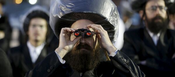 يهودي في حفل زفاف تقليدي يهودي في حفل زفاف تقليدي - سبوتنيك عربي