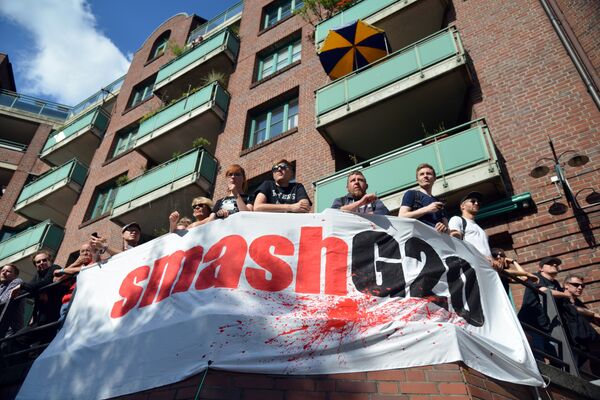 المتظاهرون في هامبورغ قبل بدء اجتماع قمة العشرين - سبوتنيك عربي