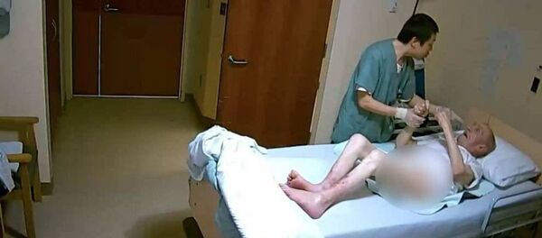 اعتداء وحشي من ممرض كندي على مسن عربي في دار العجزة - سبوتنيك عربي