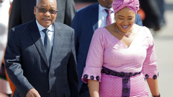 قمة مجموعة العشرين - رئيس جمهورية جنوب أفريقيا جاكوب زوما وزوجته في هامبورغ، ألمانيا 6 يوليو/ تموز 2017 - سبوتنيك عربي