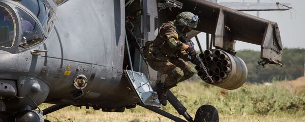 مناورات في كراسنودارسكي كراي، روسيا - إنزال القوات الخاصة الروسية من المروحيات مي-35ام - سبوتنيك عربي