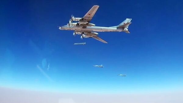 قاذفة صواريخ تو-95إم إس الروسية خلال تنفيذ الضربات الجوية على مواقع تنظيم داعش في سوريا - سبوتنيك عربي