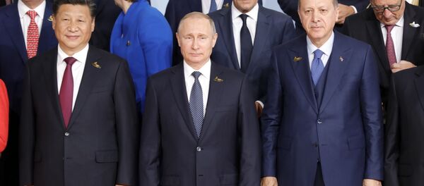 قمة مجموعة العشرين في هامبورغ، ألمانيا - الرئيس الروسي فلاديمير بوتين والرئيس التركي رجب طيب أردوغان، والرئيس الصيني شي جين بينغ، 7 يوليو/ تموز 2017 - سبوتنيك عربي