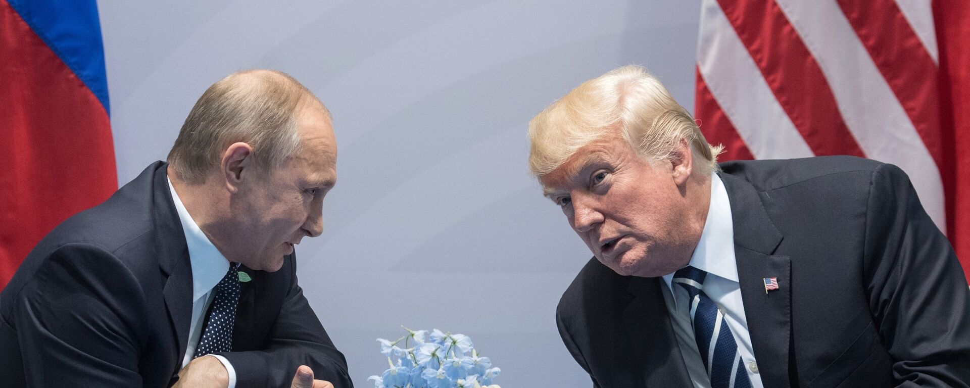  قمة مجموعة العشرين في هامبورغ، ألمانيا - الرئيس الروسي فلاديمير بوتين يلتقي بالرئيس الأمريكي دونالد ترامب، 7 يوليو/ تموز 2017 - سبوتنيك عربي, 1920, 23.02.2025