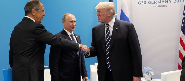 بوتين ولافروف وترامب خلال لقاء قمة العشرين في هامبورغ بوتين ولافروف وترامب خلال لقاء قمة العشرين في هامبورغ - سبوتنيك عربي