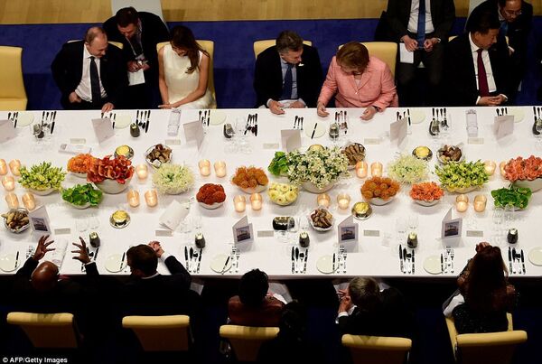 حوار ضاحك بين الرئيس بوتين وميلانيا ترامب في قمة العشرين  - سبوتنيك عربي