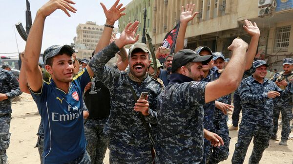  الشرطة العراقية تحتفل بالنصر على داعش في مدينة الموصل، العراق8  يوليو/ تموز 2017 - سبوتنيك عربي