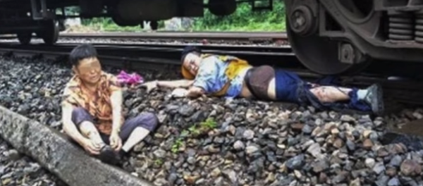 رجل يفقد ساقه أثناء إنقاذ حياة امرأة صماء أمام قطار رجل يفقد ساقه أثناء إنقاذ حياة امرأة صماء أمام قطار - سبوتنيك عربي