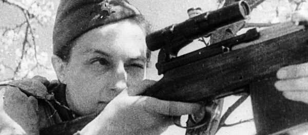 القناصة ليودميلا بافليتشينكو خلال الحرب الوطنية العظمى - سبوتنيك عربي