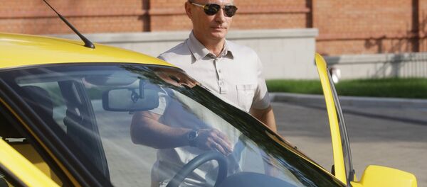 Премьер-министр РФ Владимир Путин отправился в поездку по новой трассе Чита – Хабаровск на машине Лада Калина - سبوتنيك عربي