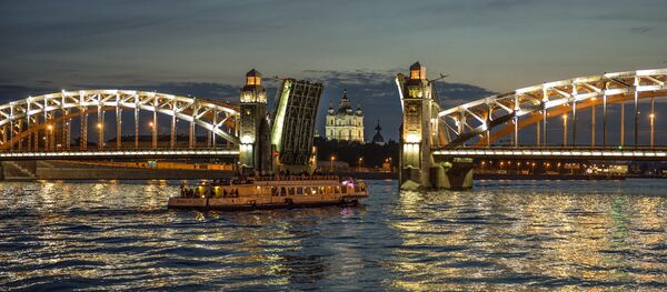 جسر بطرس الأكبر في مدينة سان بطرسبورغ - سبوتنيك عربي