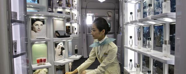 مضيفة طيران الخطوط الجوية الكورية كوريان آير (Korean Air) مضيفة طيران الخطوط الجوية الكورية كوريان آير (Korean Air) - سبوتنيك عربي