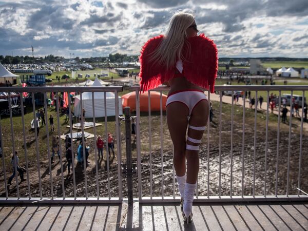 فتاة في المهرجان الموسيقي ألفا فيوتشر بيبول (Alfa Future People) في منطقة نيجيغورودسكي، روسيا - سبوتنيك عربي