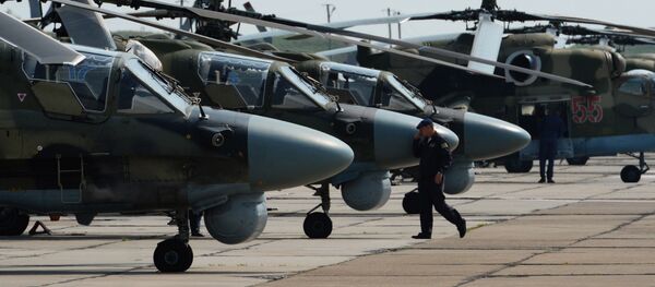 مروحيات  في المطار العسكري تشيرنيغوفكا في بريمورسكي كراي، روسيا - سبوتنيك عربي